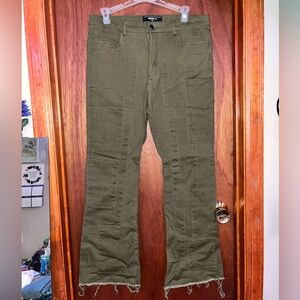 Square stitched green pants💚